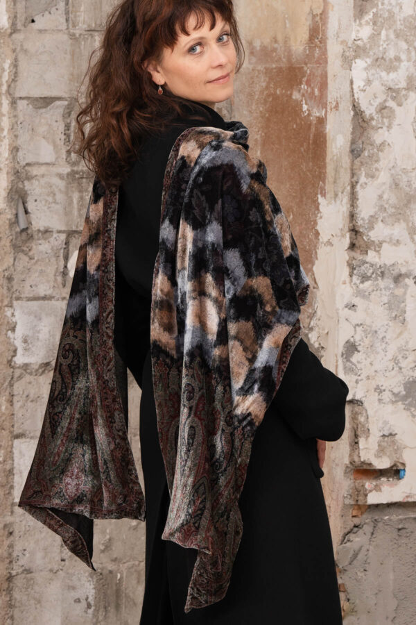 Luxurious Aura - Wool & Velvet
